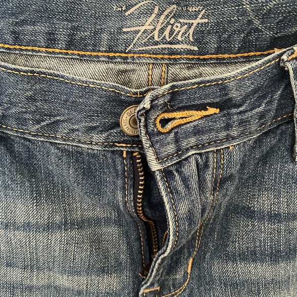 Old Navy Mid-Rise Shorts - Picture 3 of 3